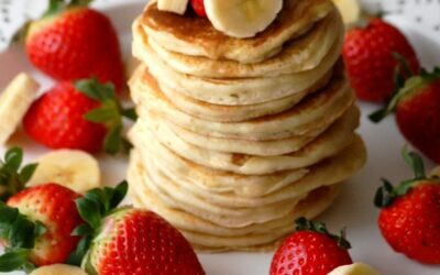 Domo Postre: tortitas de avena con fresa, plátano y miel