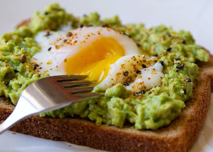 Tostada De Aguacate Y Huevo - DomoPersonal