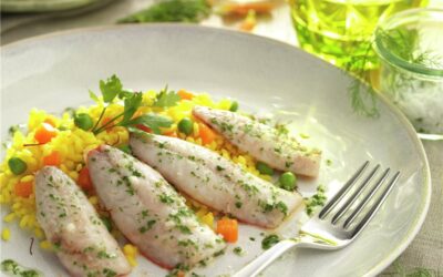 Salmonetes con arroz salvaje y verduras